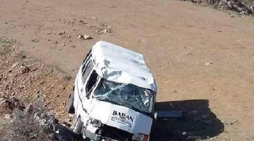 Teog Sınavından &Ccedil;ıkan &Ouml;ğrencileri Taşıyan Minib&uuml;s Devrildi: 6 Yaralı