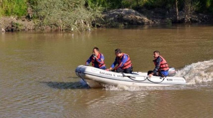 Sakarya Nehri'ne D&uuml;şen Gen&ccedil; Kayboldu