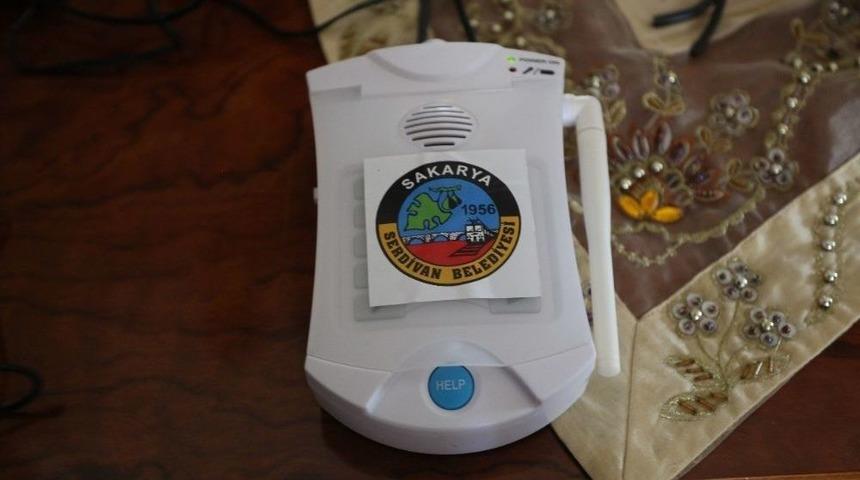 Serdivan Belediyesi Onlara Bir Tuş Kadar Yakın