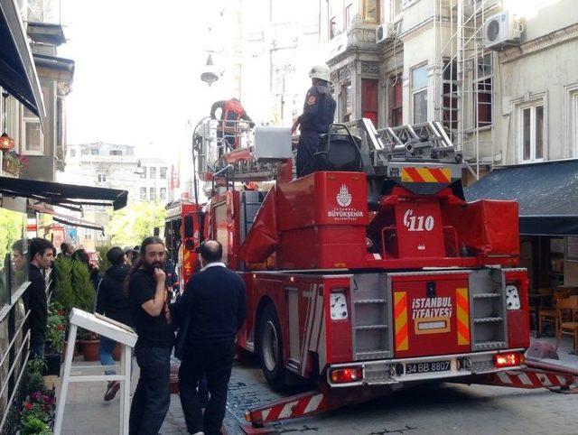 Beyoğlu’nda Korkutan Yangın