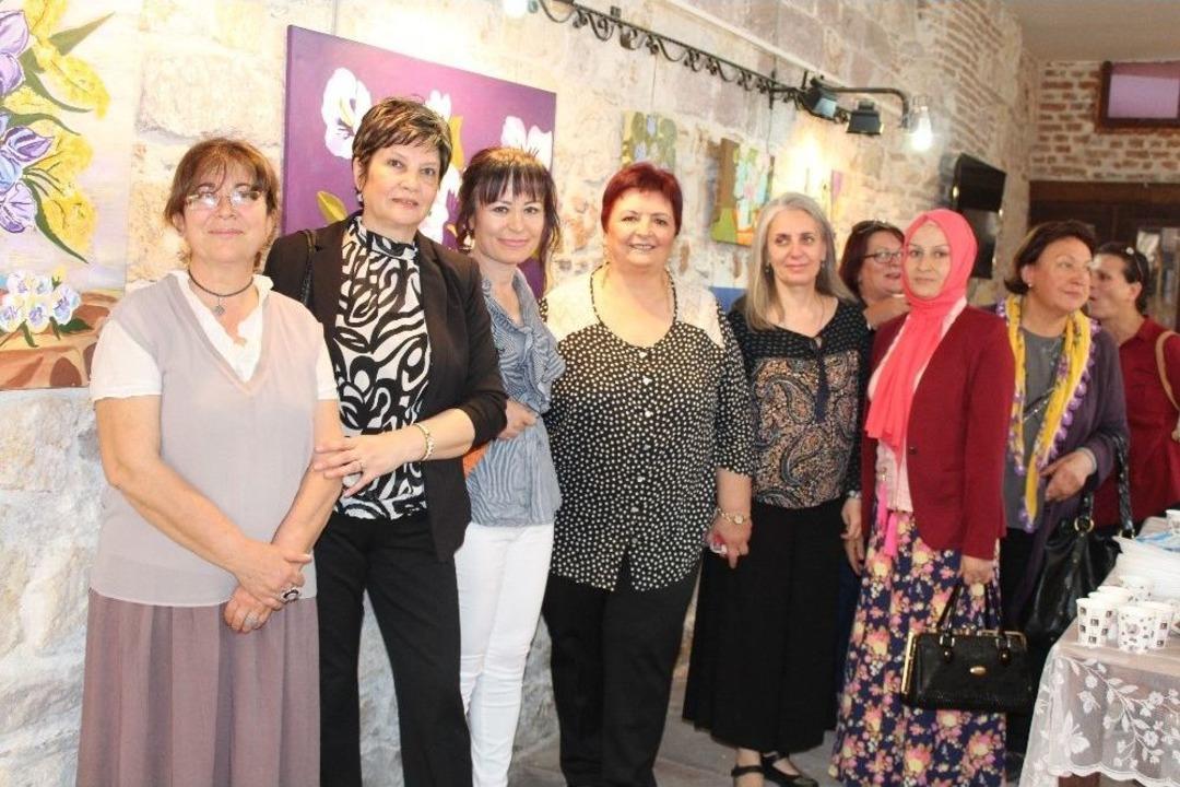 Ayvalık Halk Eğitimi Merkezi Kursiyerlerinden Resim Sergisi