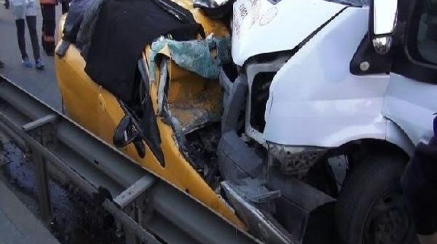 Maltepe'de Feci Kaza: 2 &Ouml;l&uuml; 3 Yaralı