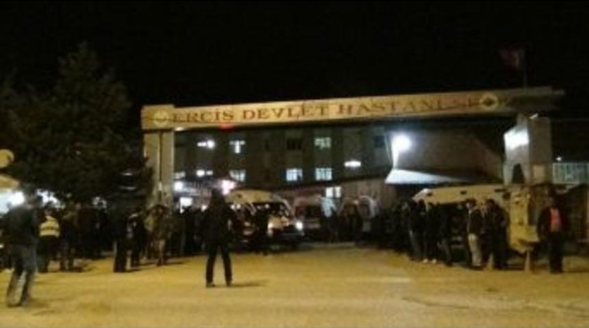 Yaralı G&uuml;venlik Korucuları Van&rsquo;a Sevk Edildi