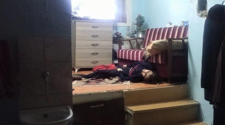 Uyuşturucu Bağımlısı Gen&ccedil;, Annesini Boğarak &Ouml;ld&uuml;rd&uuml;