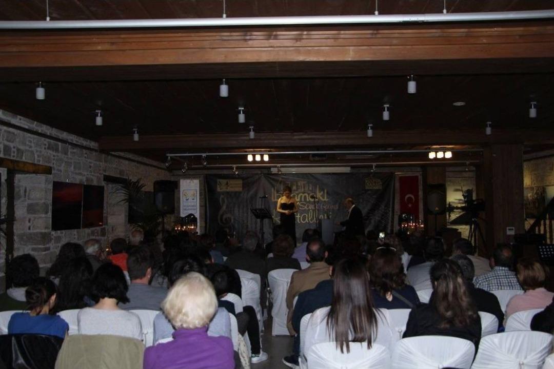 Kuşadası&rsquo;nda Şan Resitali