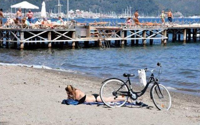 Marmaris'te Sıcak Hava Plajları Hareketlendirdi