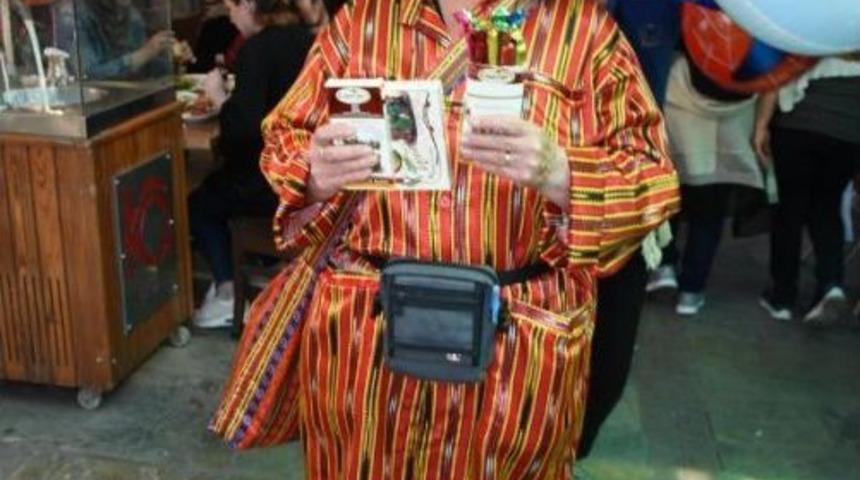 'uzun Adam'ın Anısını Eşi Yaşatıyor