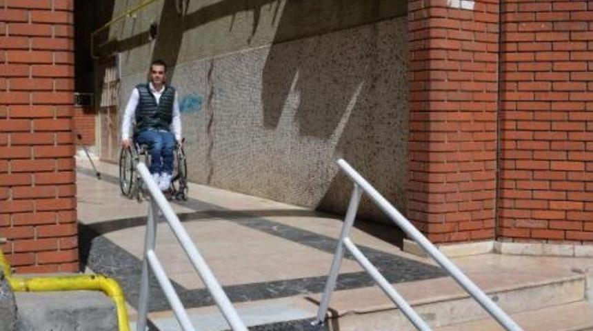 Engelli Gencin Evine Belediye Rampa Yaptı