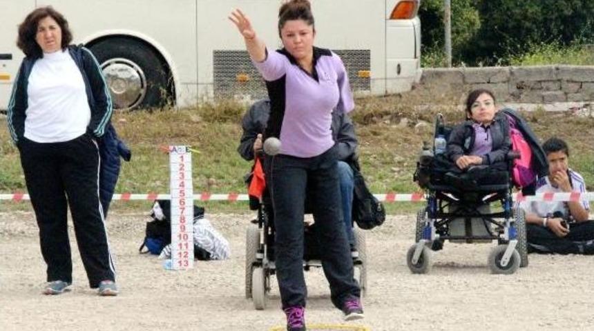 Engelliler 'bocce'de De Var