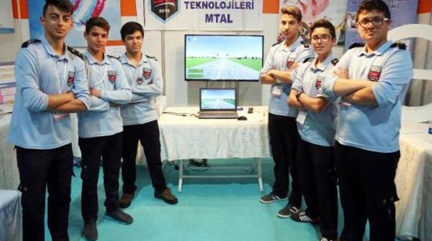 Liseli Girişimciler U&ccedil;ak Sim&uuml;lat&ouml;r&uuml; Yaptı