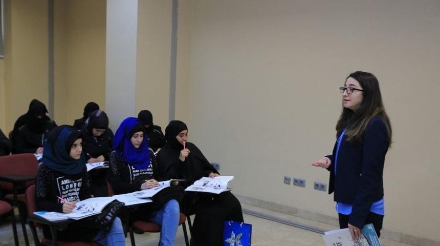 K&uuml;&ccedil;&uuml;k&ccedil;ekmece&rsquo;de Yabancı Misafirlere T&uuml;rk&ccedil;e Kursu