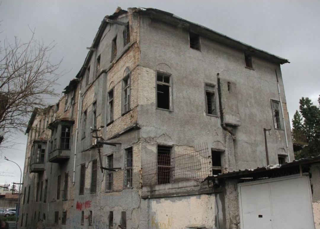 Tarihi Okul Restore Edileceği G&uuml;n&uuml; Bekliyor