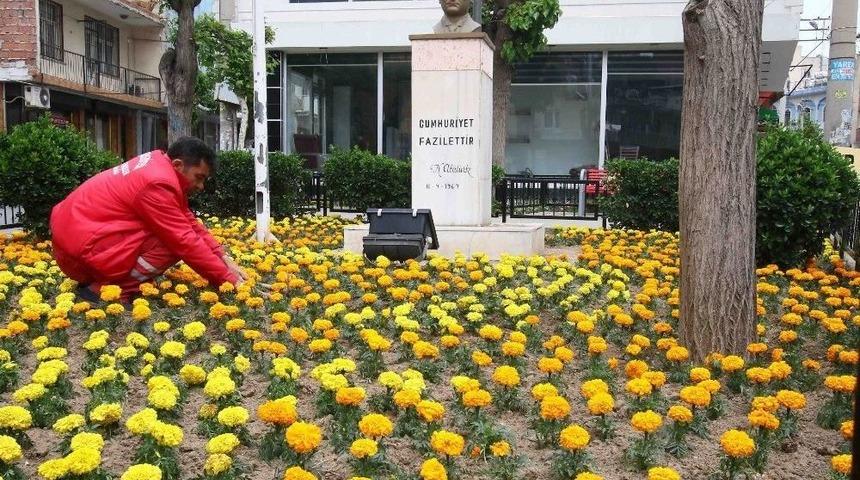 Bayraklı&rsquo;da Parklar Pırıl Pırıl
