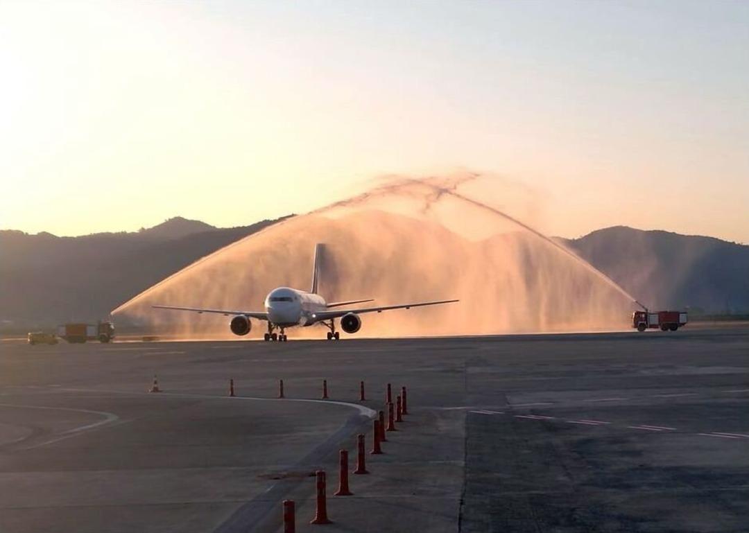 Rusya&rsquo;dan Dalaman&rsquo;a Gelen U&ccedil;ak Su Takıyla Karşılandı