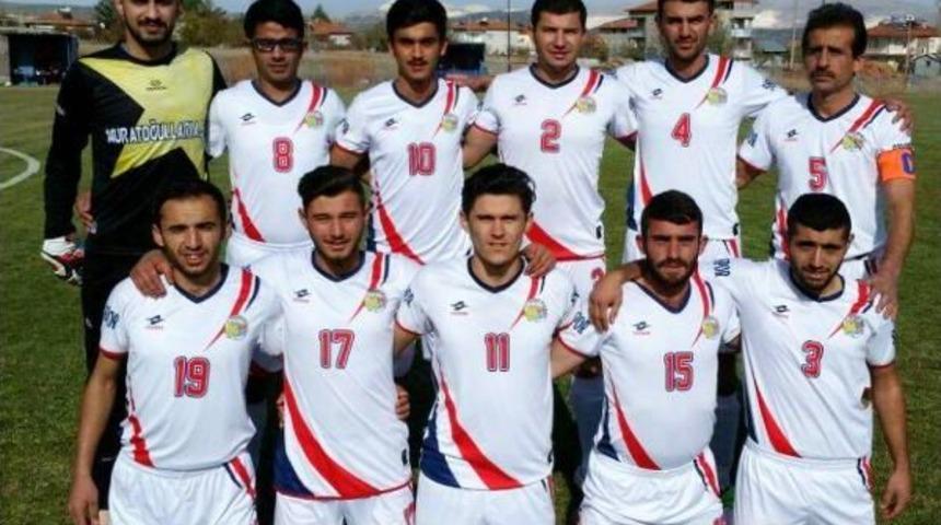 Hakeme Tekme Atıp Küfreden Futbolcuya 15 Ay Hapis