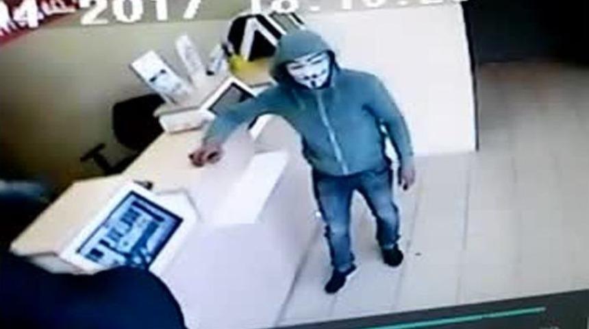 (&ouml;zel Haber) V For Vendetta Maskeli Soyguncular Kamerada