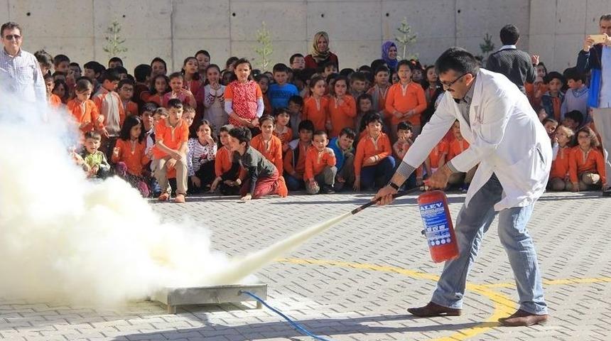 &Ouml;ğrencilere Yangınların &Ccedil;ıkış Nedeni Ve M&uuml;dahale Teknikleri Anlatıldı