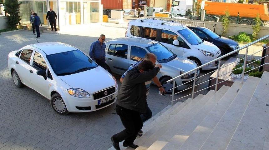 Sahte Kimlikle Telefon Almak İsterken Yakalandı