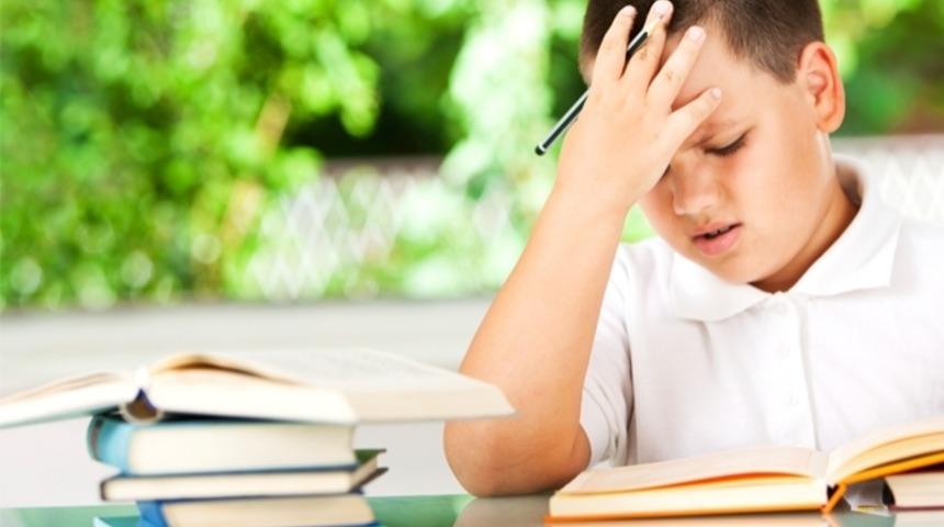 Ders &ccedil;alışmak istemeyen &ccedil;ocukla baş etme y&ouml;ntemleri!