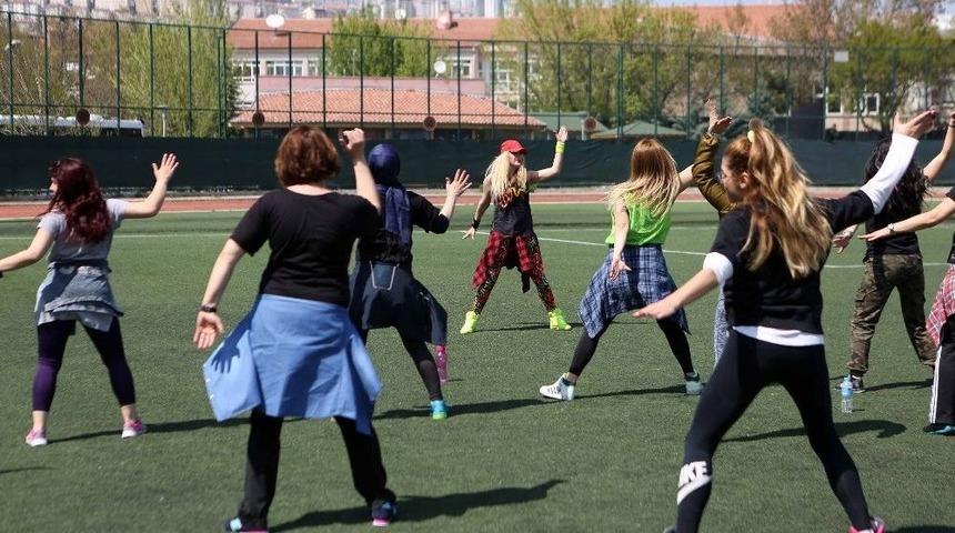 Yenimahalle&rsquo;de A&ccedil;ık Havada Spor Keyfi