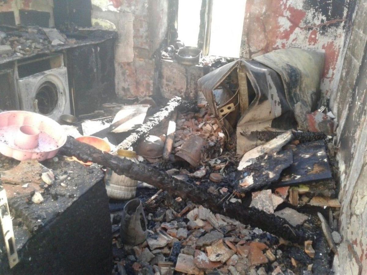 Yangında Evleri K&uuml;le D&ouml;nd&uuml;