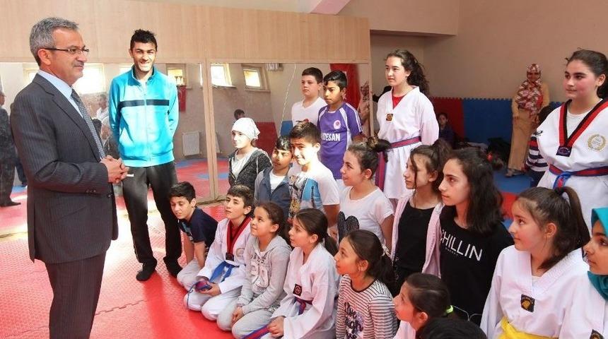 Başkan K&ouml;şker, Gen&ccedil; Tekvandocuları Ziyaret Etti