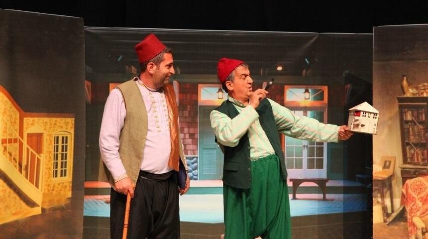 &rsquo;bizim Konak&rsquo; Oyunu Tiyatro Severlerle Buluştu