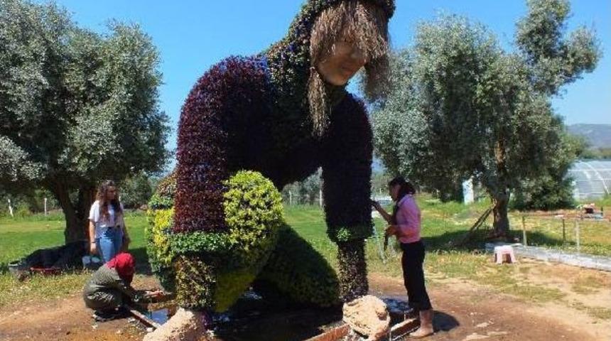 Bayındır'da 'yaşayan Heykel' Sergilenecek