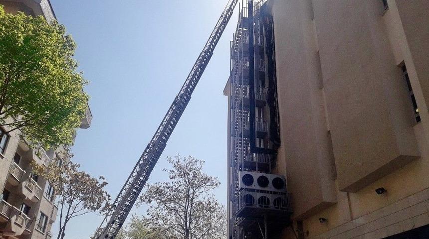 Başkent&rsquo;te Ptt Şubesindeki Yangın Paniğe Neden Oldu