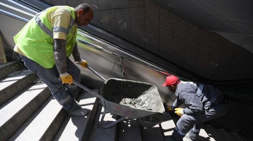 Ankara B&uuml;y&uuml;kşehir Belediyesi Asans&ouml;r Ve Y&uuml;r&uuml;yen Merdivenleri Yeniliyor