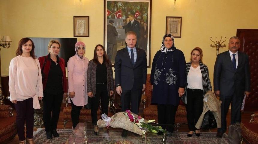 Şarkışla Kızılay Y&ouml;netiminden Vali G&uuml;l&rsquo;e Ziyaret