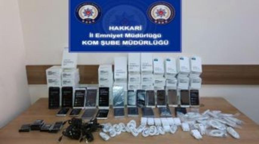Hakkari&rsquo;de 62 Adet Cep Telefonu Ele Ge&ccedil;irildi