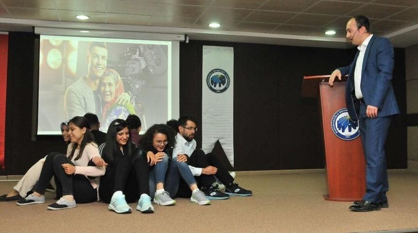 Km&uuml;&rsquo;de &Ouml;ğrenciler İ&ccedil;in Kişisel Gelişim Zirvesi