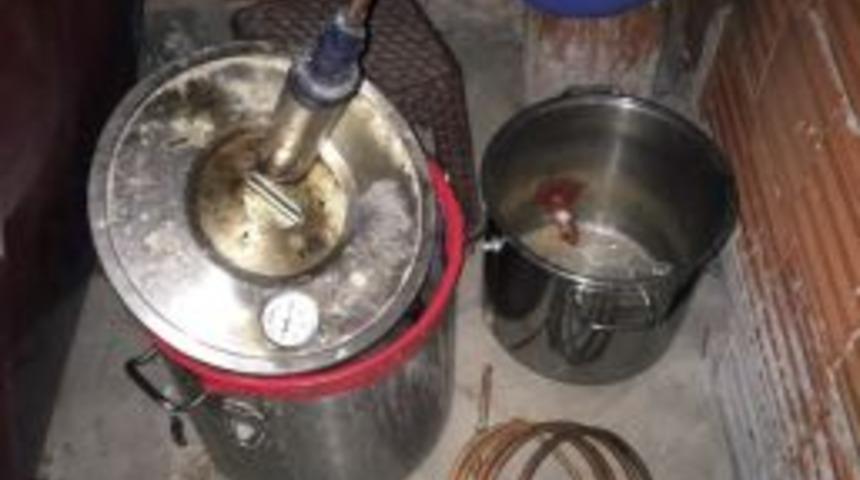 Bergama&rsquo;da Ka&ccedil;ak İ&ccedil;ki Operasyonu: 2 G&ouml;zaltı