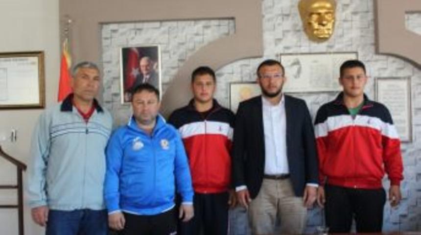 İkiz G&uuml;reş&ccedil;ilerden Başkan Sami Yavaş&rsquo;a Ziyaret