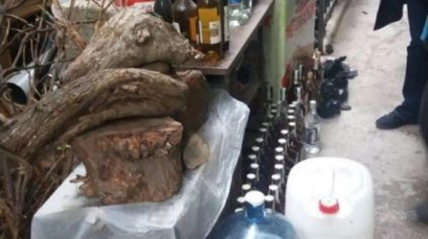 İzmir&rsquo;de 88 Şişe Ka&ccedil;ak, 250 Litre Sahte İ&ccedil;ki Ele Ge&ccedil;irildi