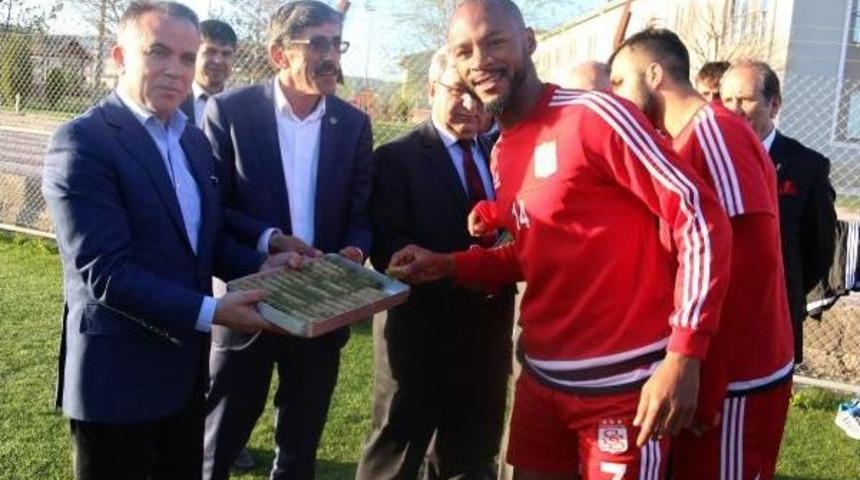 Sivasspor I&ccedil;in Kurban Kestiler