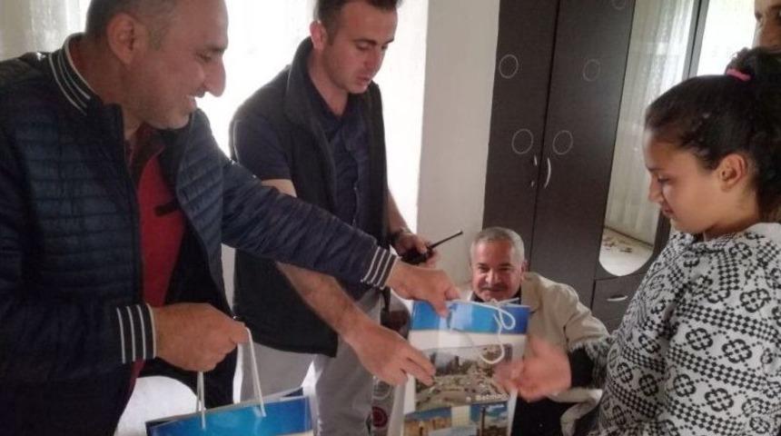 Emniyet Amirliğinden &Ouml;ğrencilere Hediye Jesti