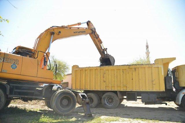 Dicle Nehri Yatağında Atık Temizliği