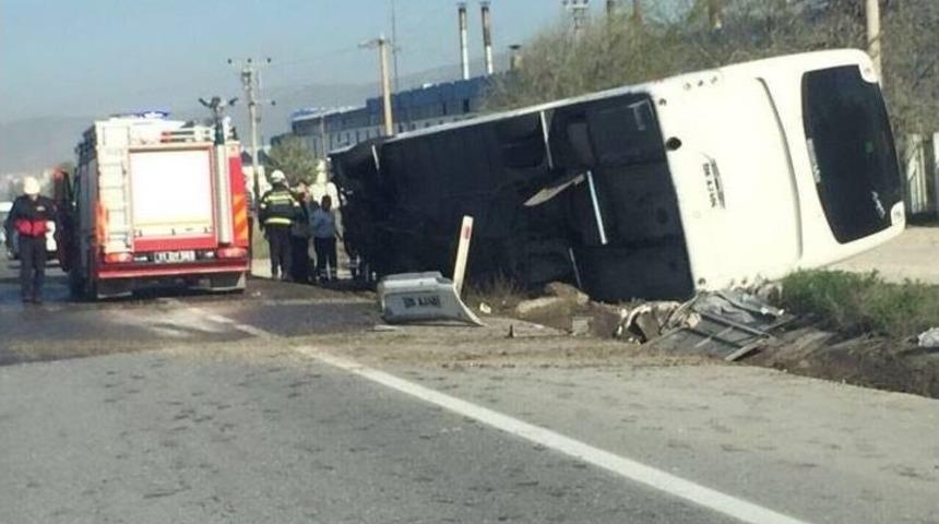 Yolcu Otobüsü Devrildi, 1 Yaralı
