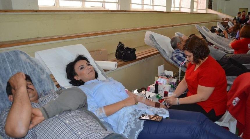 Kızılay’a 2 Günde 801 Ünite Kan Bağışı