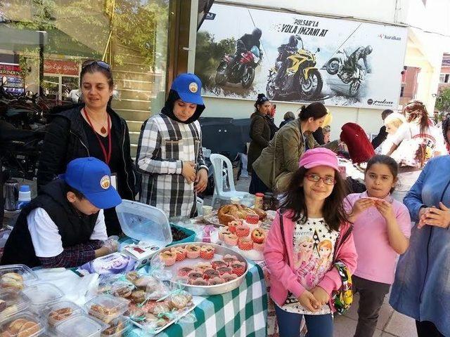 Otizmli Çocuklar Kermes Düzenlediler