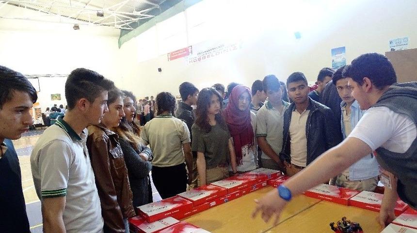 Fen Lisesi &Ouml;ğrencileri Bilimsel &Ccedil;alışmalarını Sergiledi