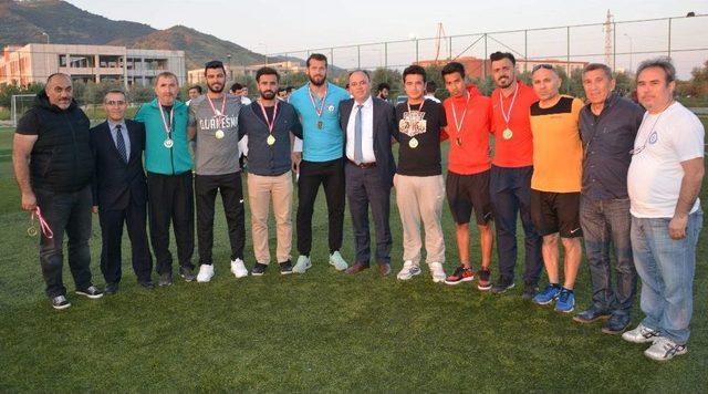 Adü’de Sokak Basketbolu Ve Futbolda Ödüller Sahiplerini Buldu