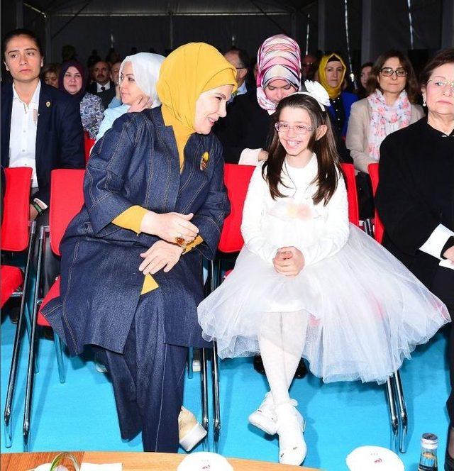 Emine Erdoğan: “suriye’de Yaşanan Savaşta Ülkemiz Umudu Temsil Ediyor”