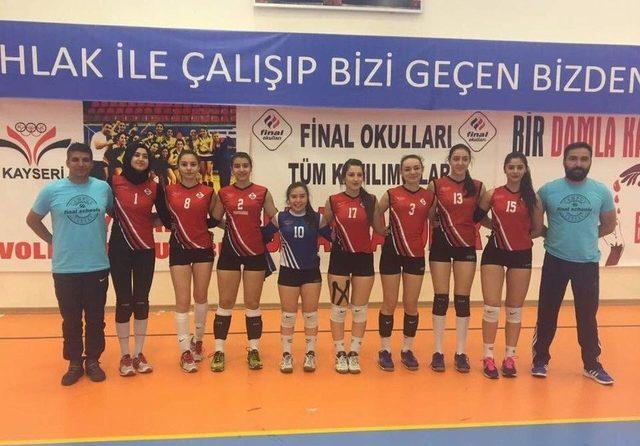 Final Okulları, Rakibine Set Vermeden Kazandı