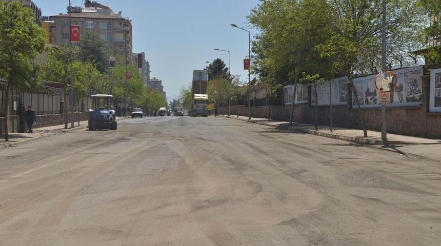 Diyarbakır&rsquo;da Asfalt &Ccedil;alışmaları S&uuml;r&uuml;yor