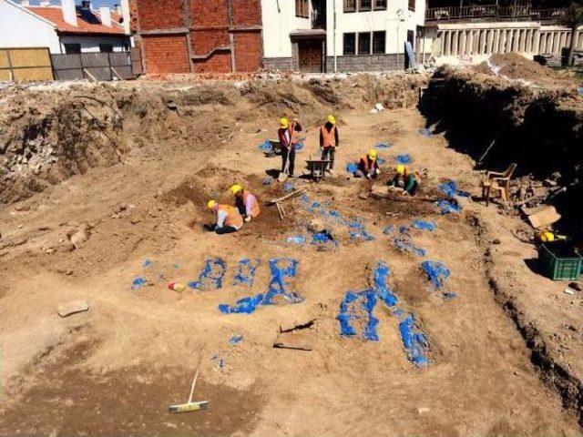 Mevlana Müzesi’Nin Bin Yıllık Gül Bahçesinde, Ek Bina Inşaatı Durduruldu