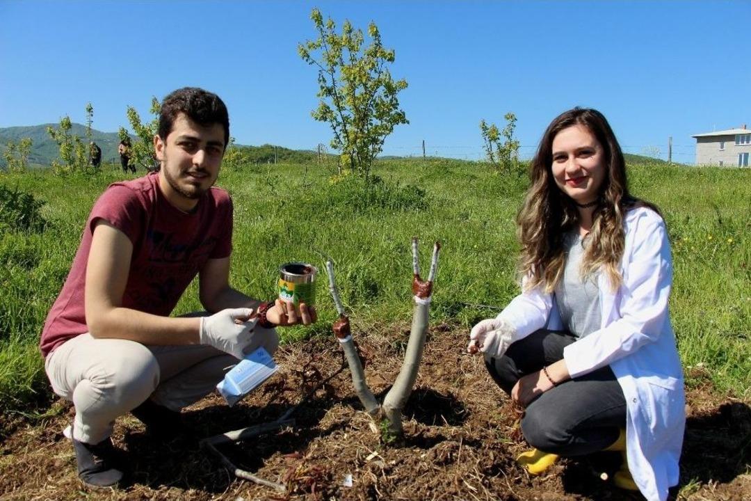 Om&uuml;&rsquo;l&uuml; &Ouml;ğrencilere Bah&ccedil;ede Eğitim
