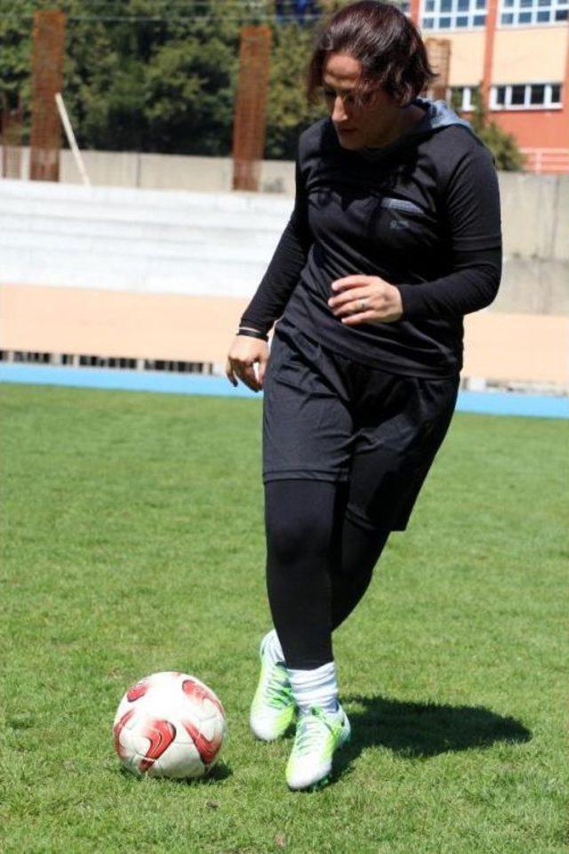 İran'da Futsal Oynadı, Türkiye'de Futbola Başladı